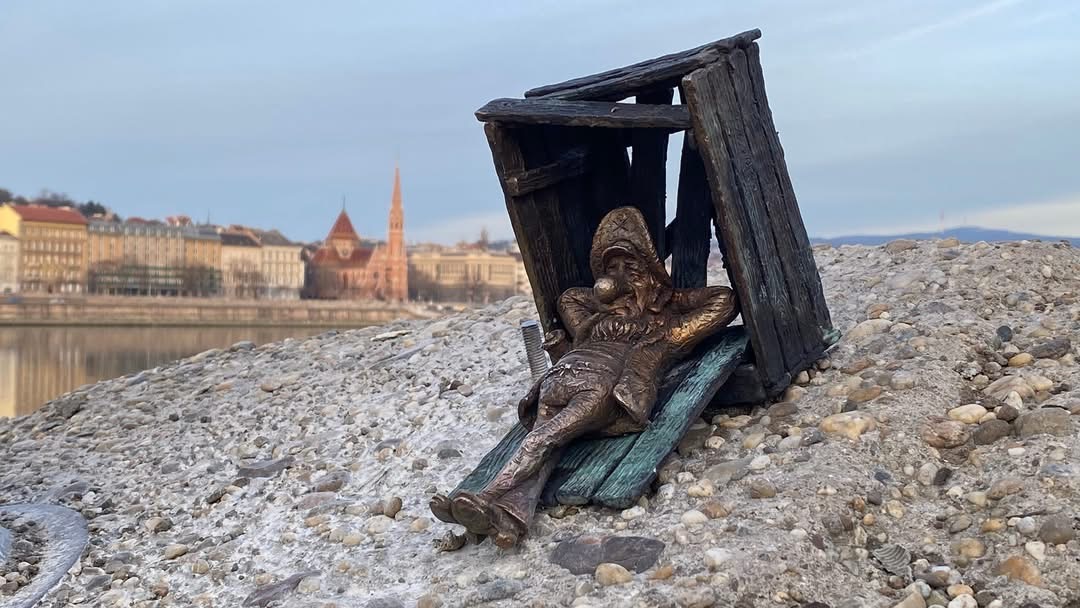 Mihajlo Kolodko mini statues Budapest